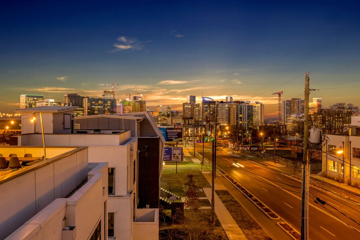 This image captures Nashville’s city skyline at sunset, with glowing lights illuminating the streets and a vibrant evening atmosphere. The vantage point hints at the city’s energetic, family-friendly environment with opportunities for dining, strolling, and exploring local attractions.